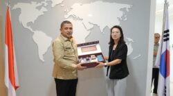 Perkenalkan Produk UMKM Makassar ke Delegasi Asing di Surabaya
