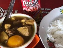 Nikmatnya Santap Pallubasa Siang-Siang, Pas Disantap dengan Telur Ayam Kampung